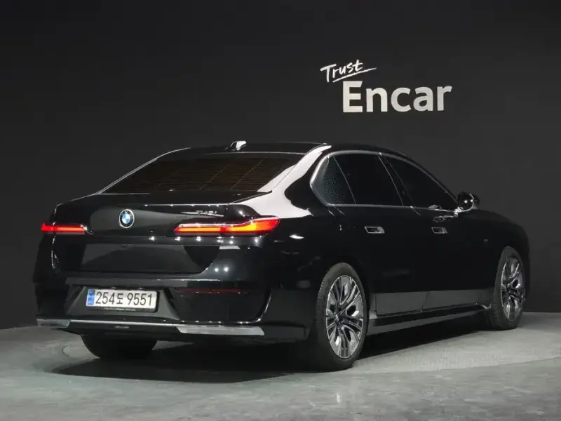 2023 BMW 7 серии с пробегом 21 736 км