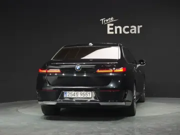 2023 BMW 7 серии с пробегом 21 736 км