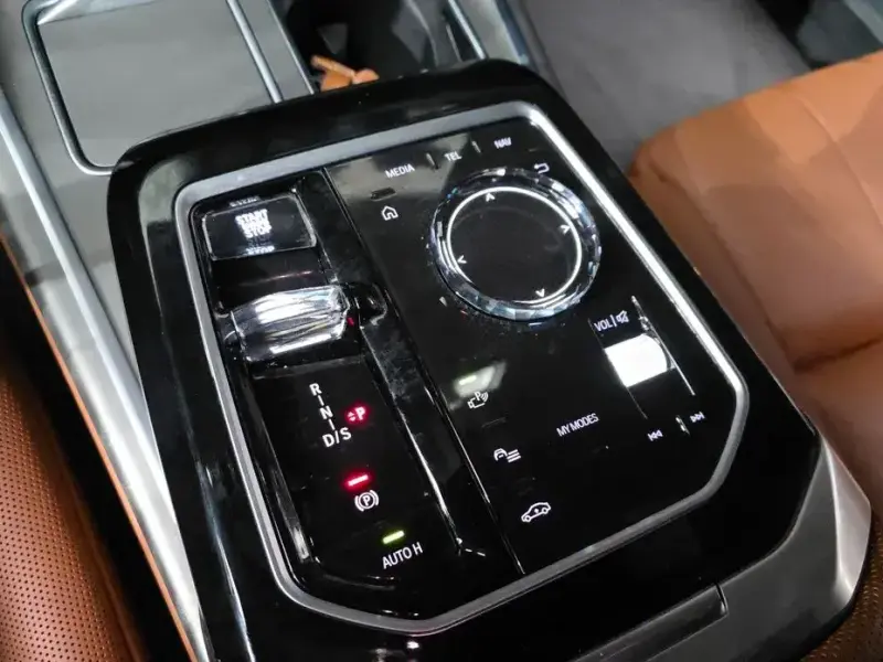 2023 BMW 7 серии с пробегом 21 736 км