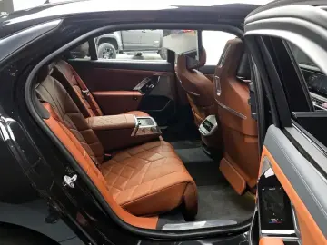 2023 BMW 7 серии с пробегом 21 736 км
