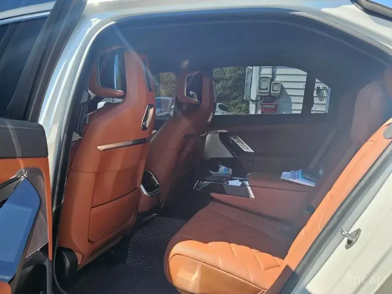 2025 BMW 7 серии с пробегом 17 000 км