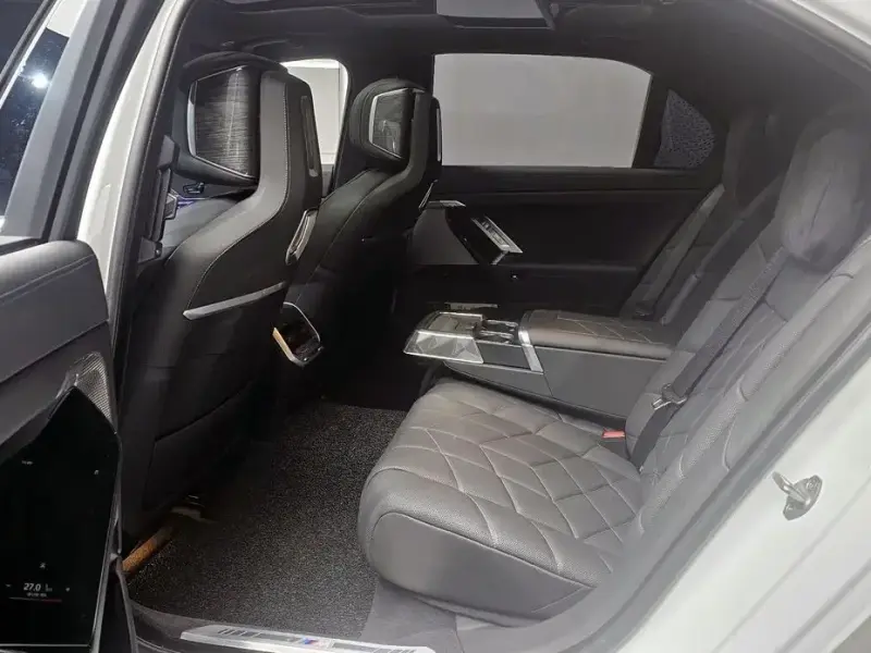2023 BMW 7 серии с пробегом 15 167 км