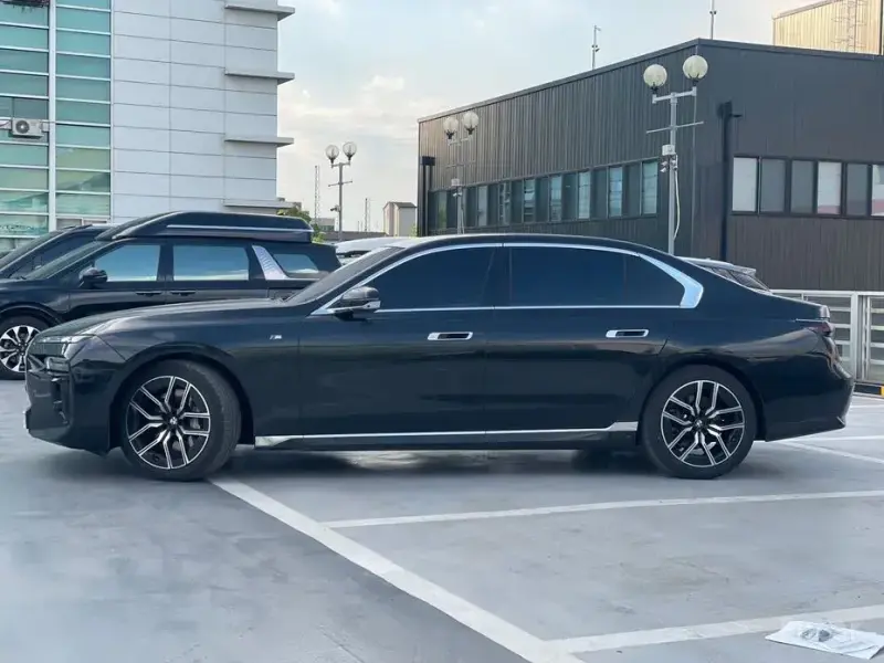 2025 BMW 7 серии с пробегом 5 000 км