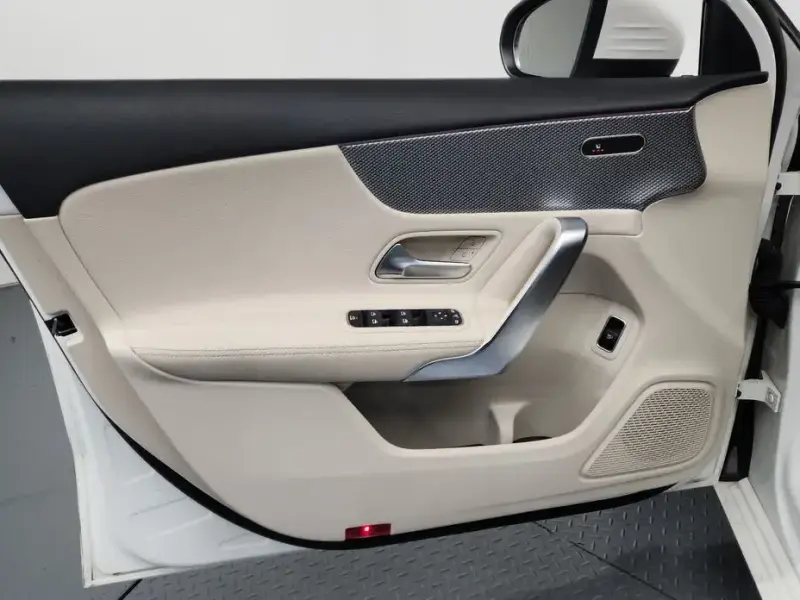 2022 Mercedes-Benz A-Класс с пробегом 50 736 км