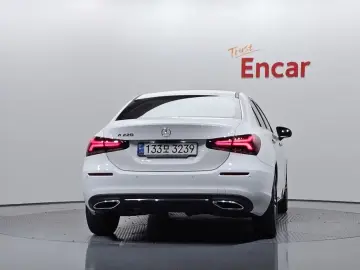 2021 Mercedes-Benz A-Класс с пробегом 45 929 км