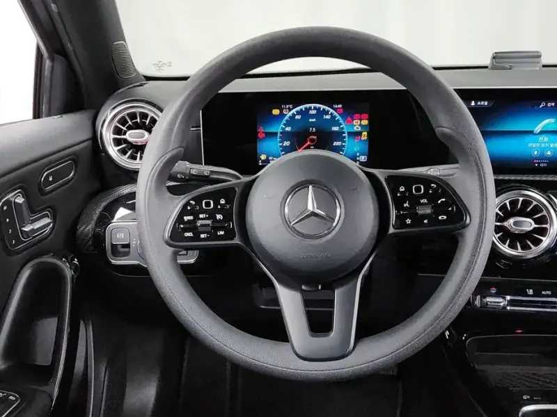 2019 Mercedes-Benz A-Класс с пробегом 140 239 км