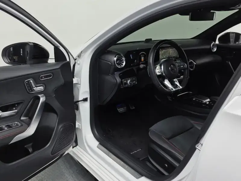 2023 Mercedes-Benz A-Класс с пробегом 25 743 км