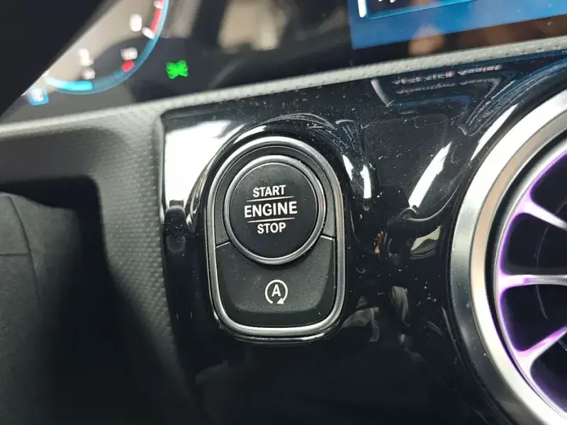 2023 Mercedes-Benz A-Класс с пробегом 17 027 км