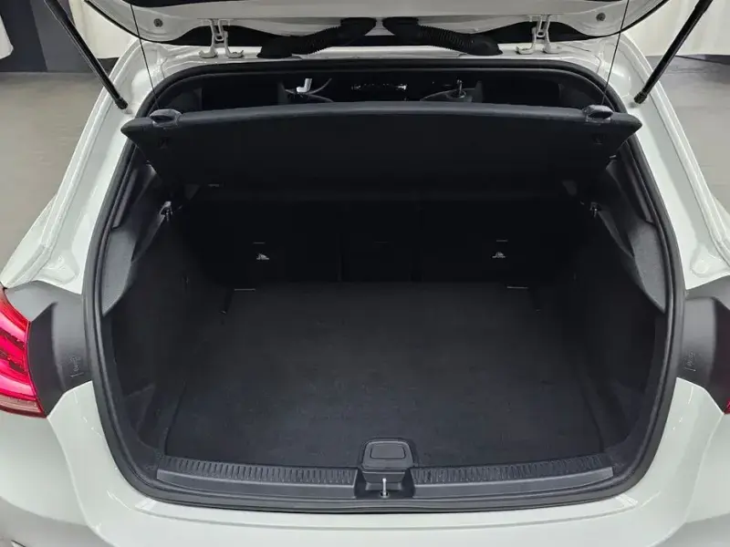 2023 Mercedes-Benz A-Класс с пробегом 17 027 км