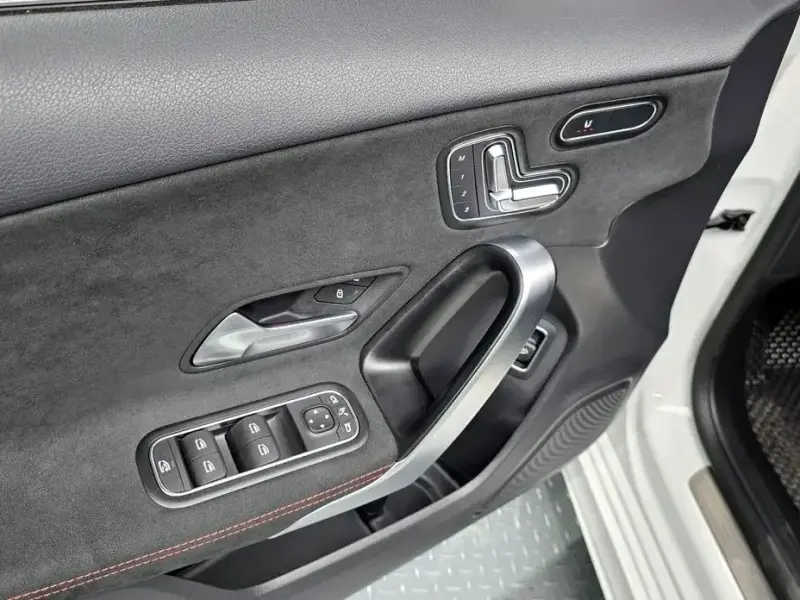 2024 Mercedes-Benz A-Класс с пробегом 10 697 км