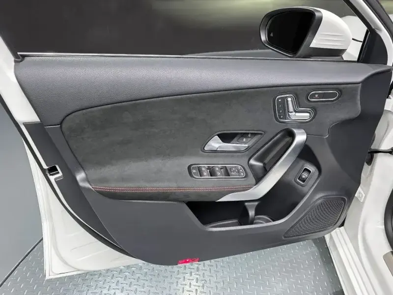 2024 Mercedes-Benz A-Класс с пробегом 10 697 км