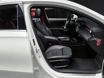 2024 Mercedes-Benz A-Класс с пробегом 10 697 км