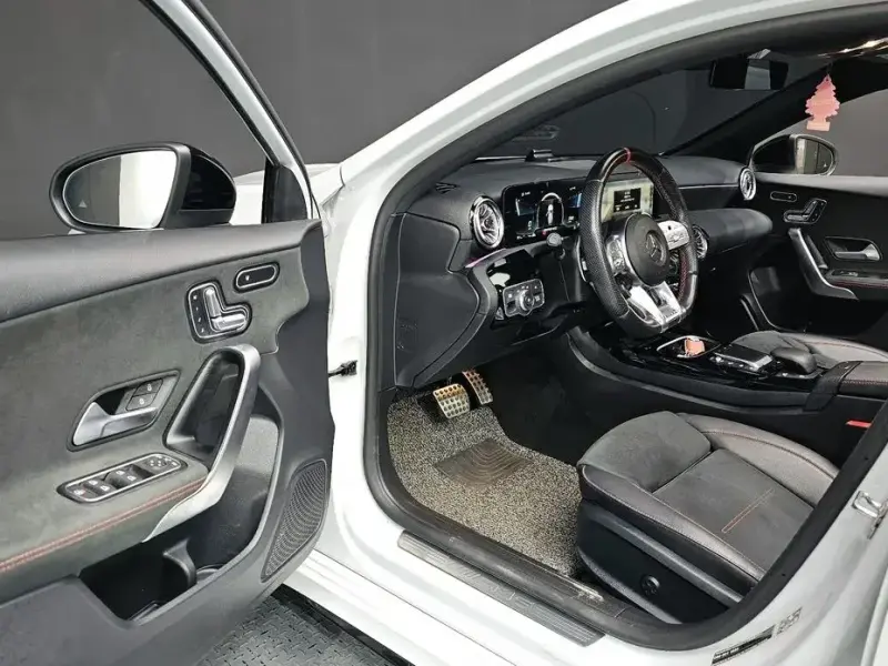 2023 Mercedes-Benz A-Класс с пробегом 21 161 км