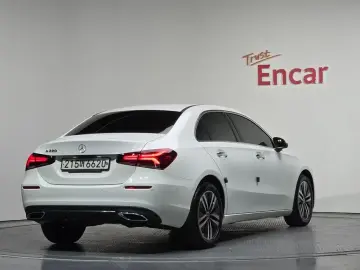 2022 Mercedes-Benz A-Класс с пробегом 10 555 км