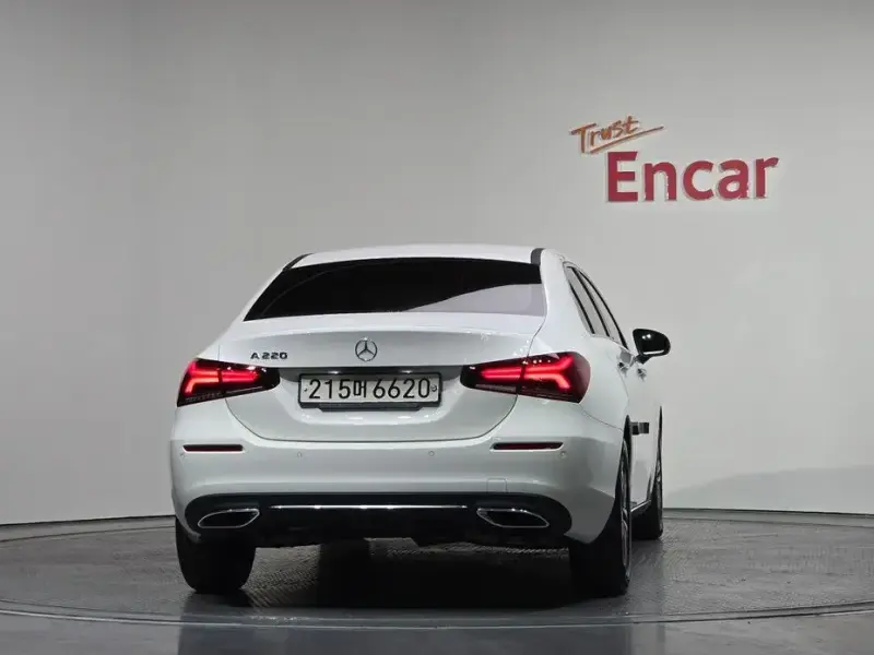 2022 Mercedes-Benz A-Класс с пробегом 10 555 км