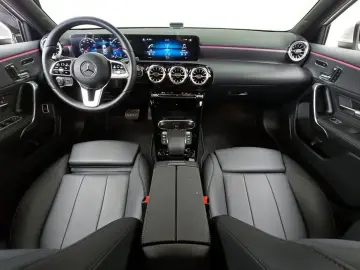 2022 Mercedes-Benz A-Класс с пробегом 10 555 км