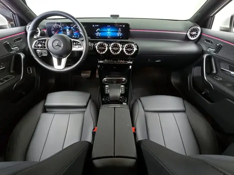 2022 Mercedes-Benz A-Класс с пробегом 10 555 км