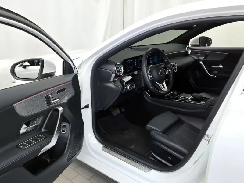 2022 Mercedes-Benz A-Класс с пробегом 10 555 км