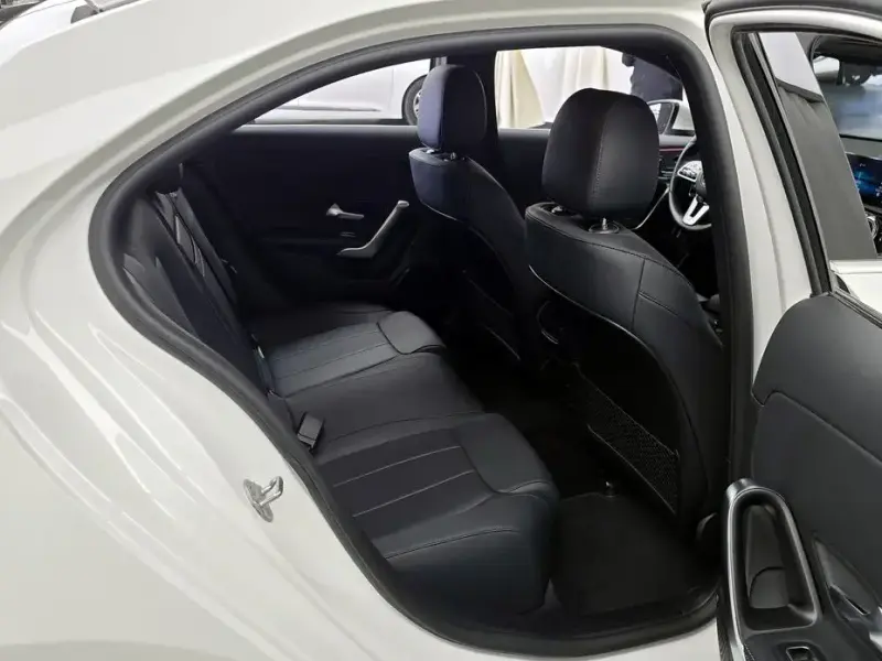 2022 Mercedes-Benz A-Класс с пробегом 10 555 км
