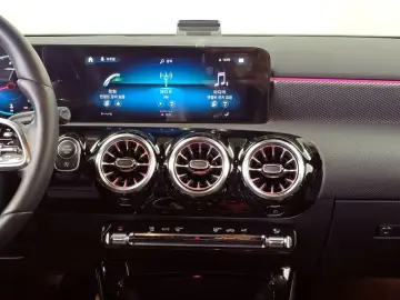 2022 Mercedes-Benz A-Класс с пробегом 10 555 км