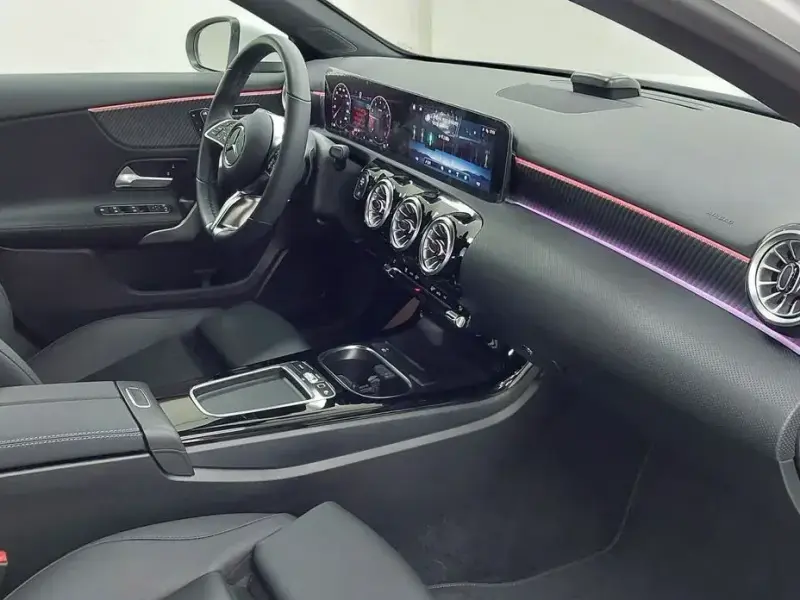 2025 Mercedes-Benz A-Класс с пробегом 3 080 км