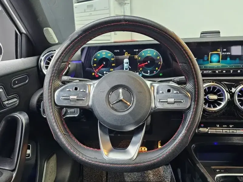 2022 Mercedes-Benz A-Класс с пробегом 52 266 км
