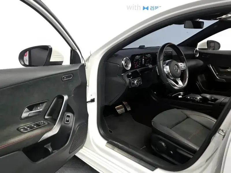 2022 Mercedes-Benz A-Класс с пробегом 31 678 км