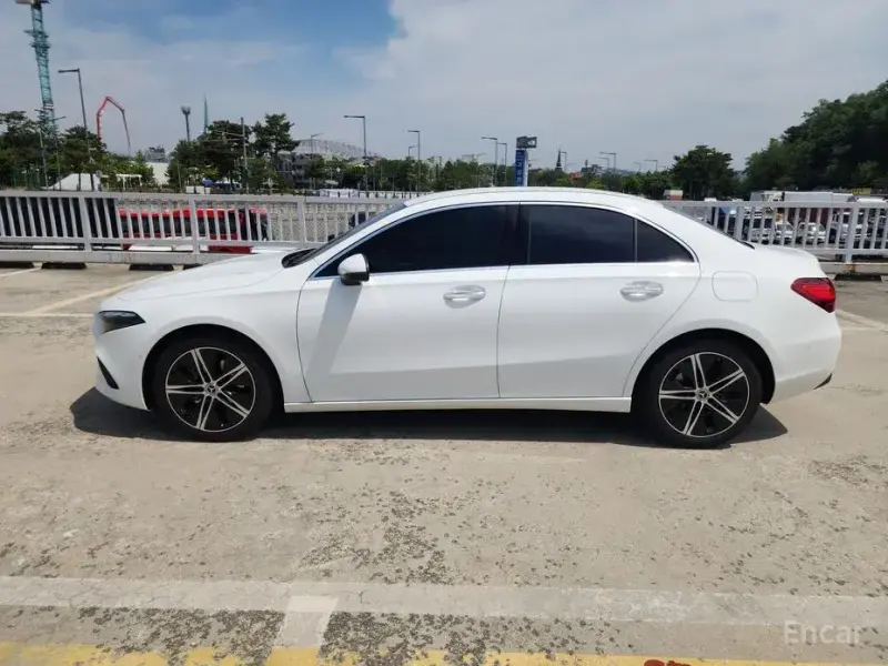 2023 Mercedes-Benz A-Класс с пробегом 17 457 км