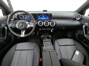 2025 Mercedes-Benz A-Класс с пробегом 1 272 км