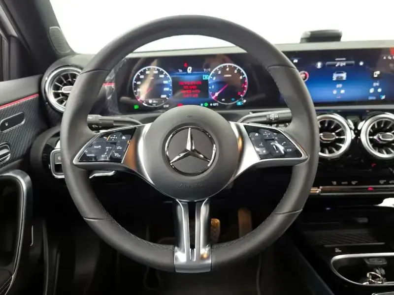 2025 Mercedes-Benz A-Класс с пробегом 1 272 км