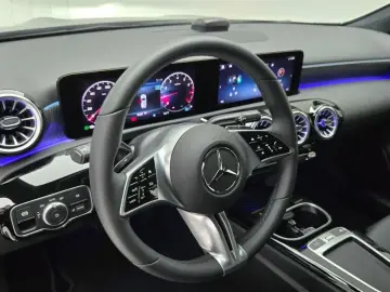 2025 Mercedes-Benz A-Класс с пробегом 556 км