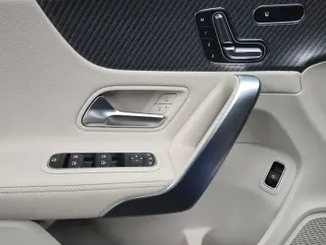 2025 Mercedes-Benz A-Класс с пробегом 10 100 км