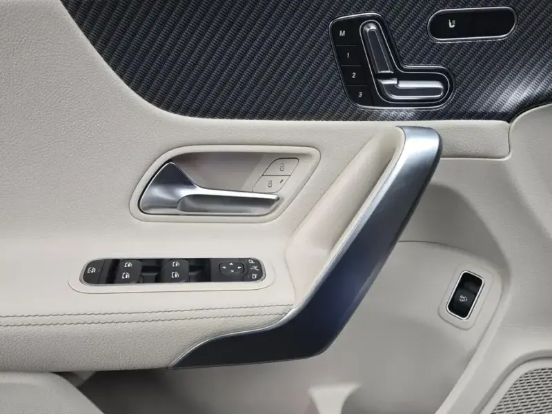 2025 Mercedes-Benz A-Класс с пробегом 10 100 км