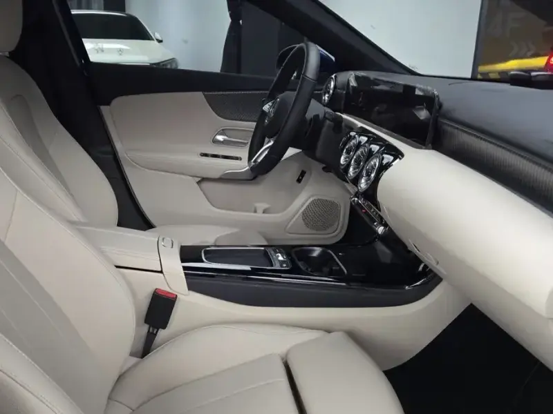 2025 Mercedes-Benz A-Класс с пробегом 10 100 км