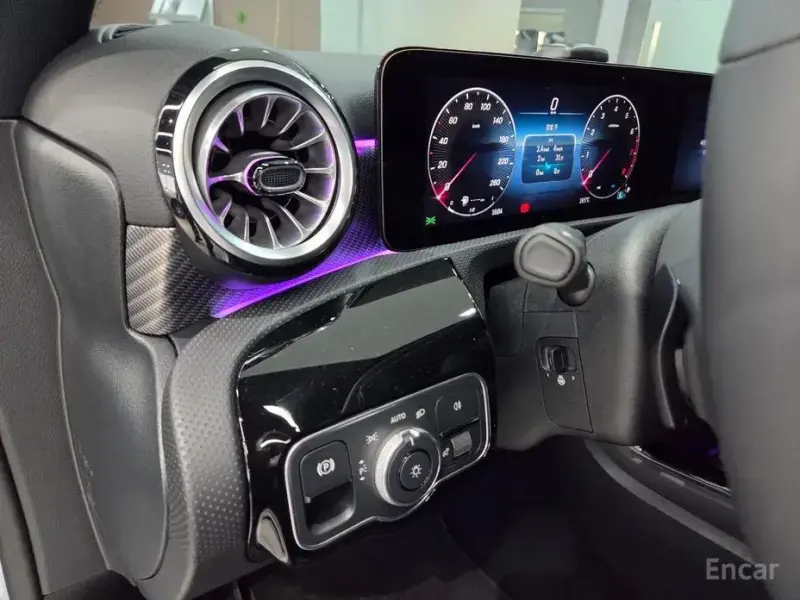 2025 Mercedes-Benz A-Класс с пробегом 2 075 км