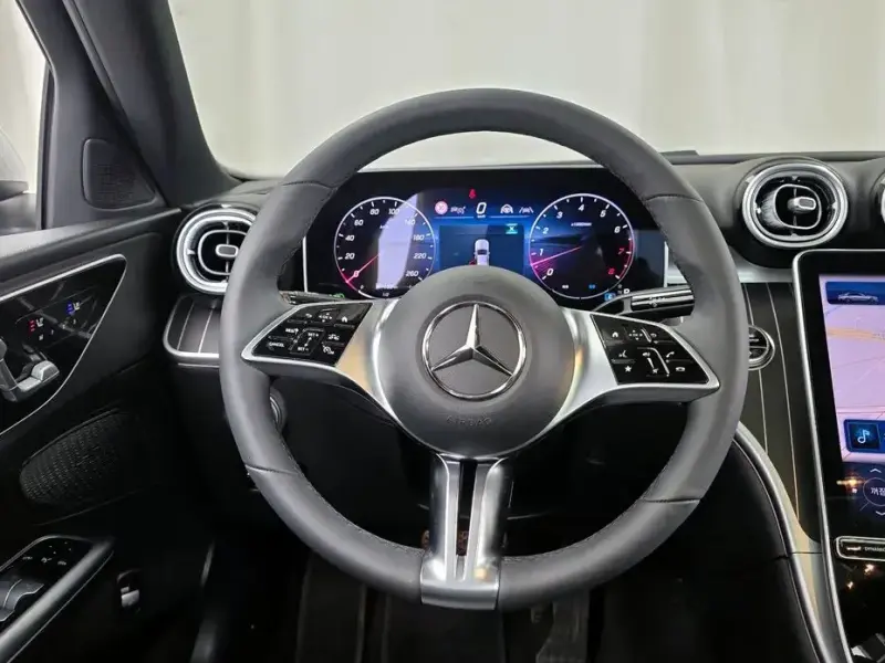 2025 Mercedes-Benz C-Класс с пробегом 2 013 км