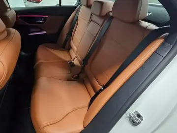 2025 Mercedes-Benz C-Класс с пробегом 7 435 км