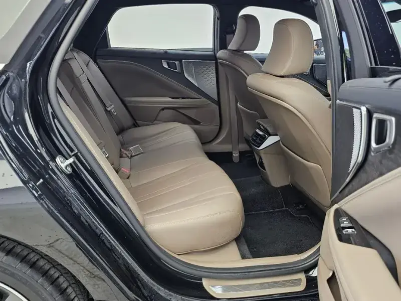 2023 Kia K8 с пробегом 28 462 км