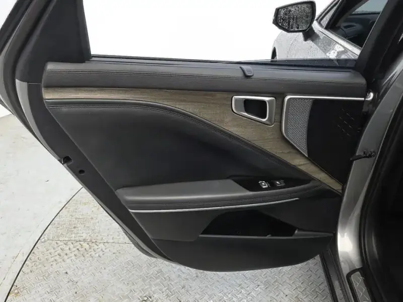 2023 Kia K8 с пробегом 23 126 км