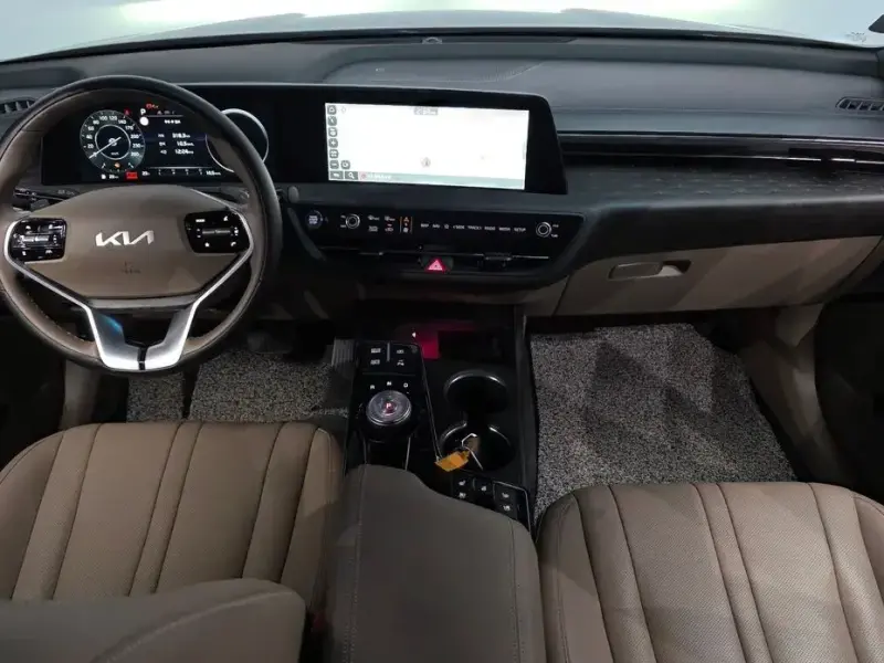 2023 Kia K8 с пробегом 39 384 км