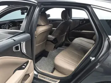 2023 Kia K8 с пробегом 39 384 км
