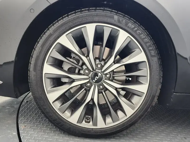 2023 Kia K8 с пробегом 13 203 км