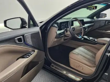 2023 Kia K8 с пробегом 13 203 км