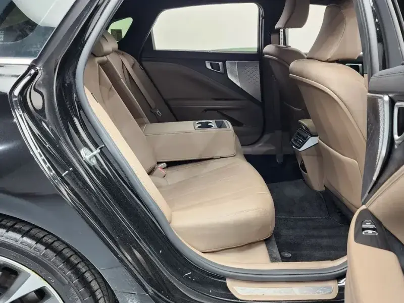 2023 Kia K8 с пробегом 13 203 км
