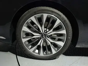 2023 Kia K8 с пробегом 21 702 км