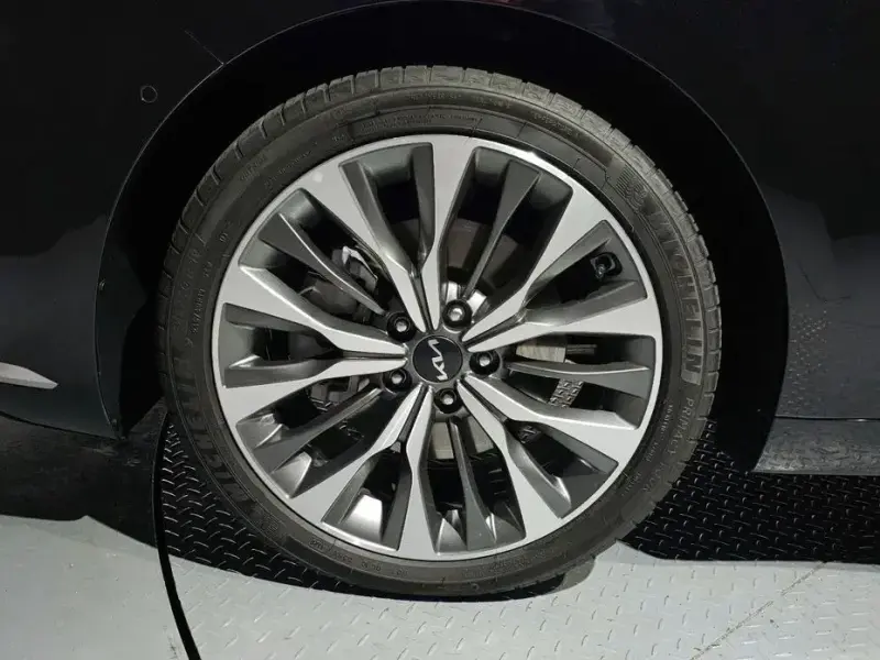 2023 Kia K8 с пробегом 21 702 км