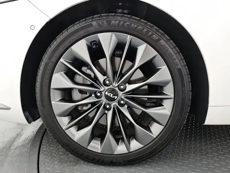 2023 Kia K8 с пробегом 28 533 км