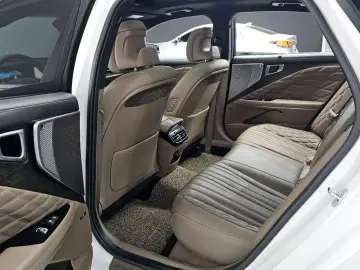 2023 Kia K8 с пробегом 28 533 км