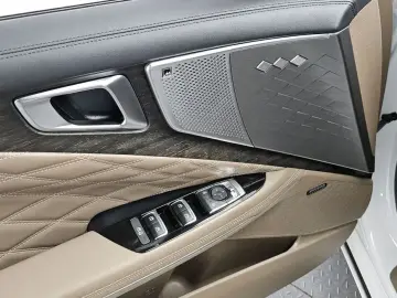 2023 Kia K8 с пробегом 28 533 км