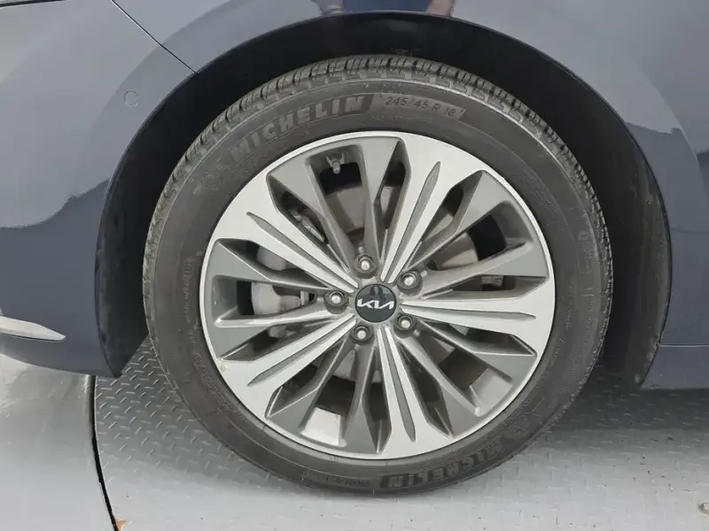 2023 Kia K8 с пробегом 42 488 км